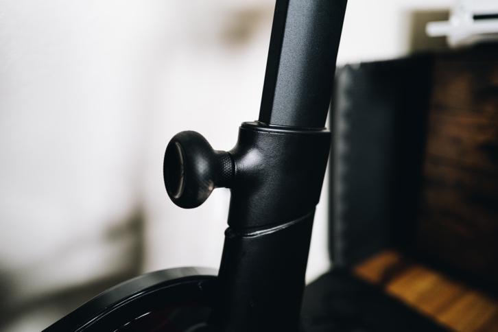 knob for raising or lowering handlebar on the peloton bike+