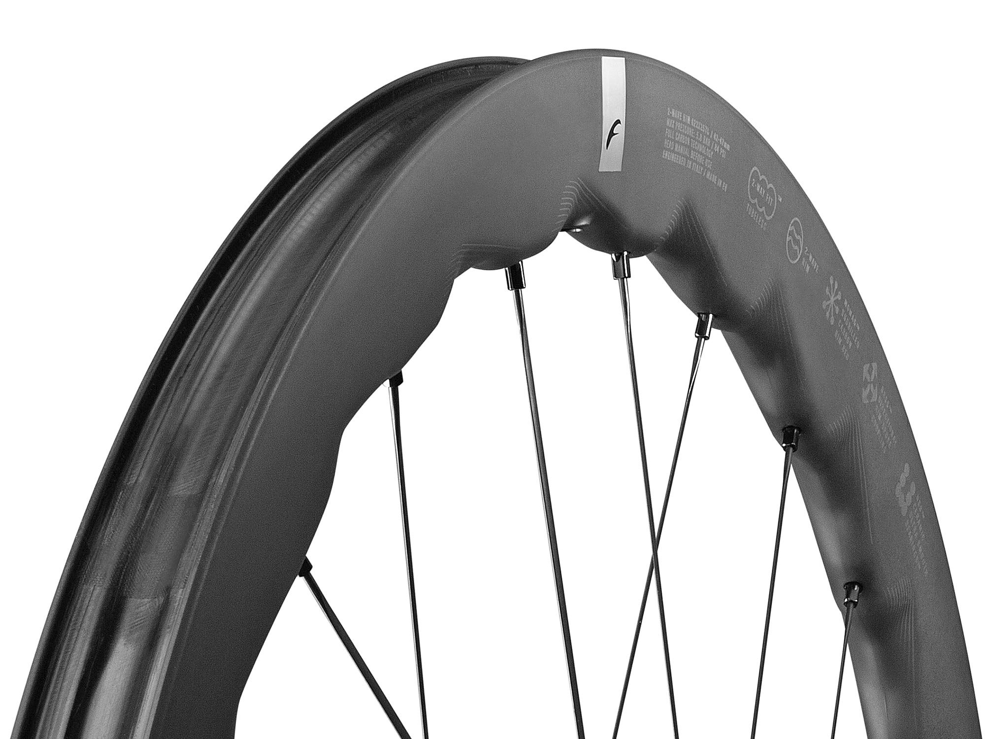 Fulcrum Sharq aero carbon all road endurance gravel bike race wheels, rim detail